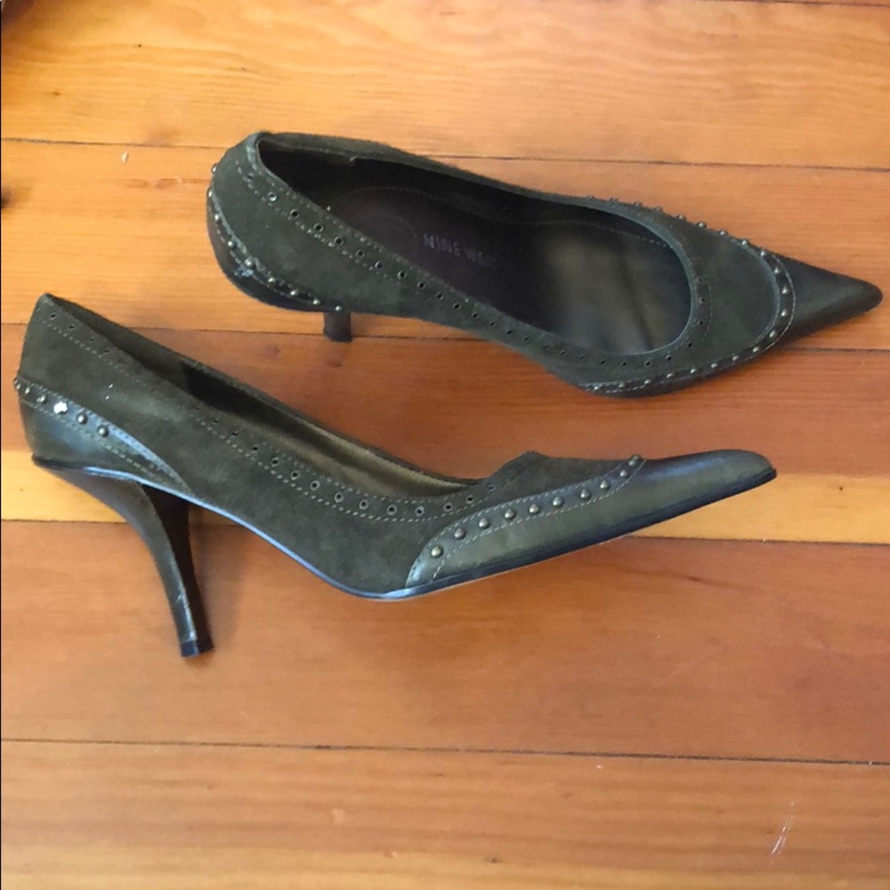 Hunter green leather and suede pump 7.5